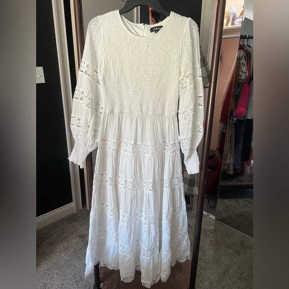 Dresses & Skirts - WHITE LACE SMOCKED BOUTIQUE DRESS!!